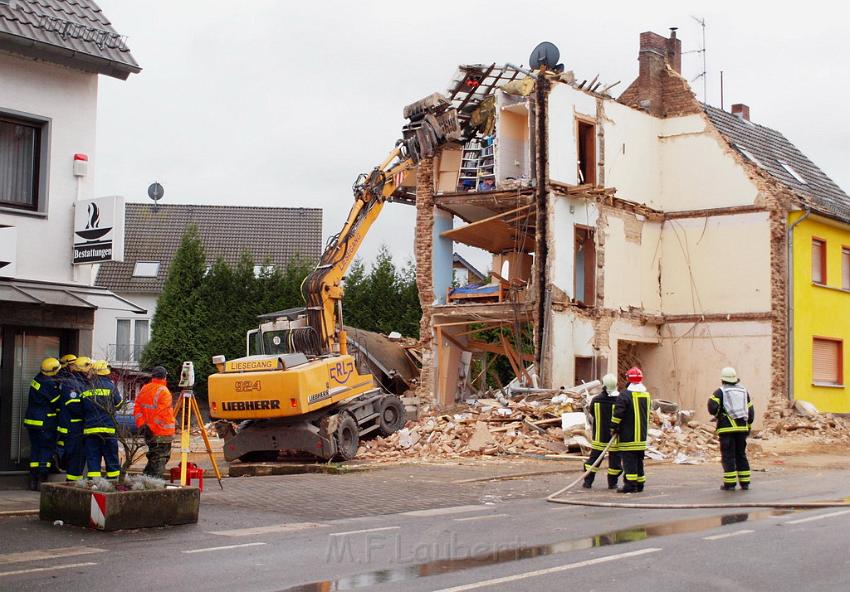 Hausexplosion Bruehl bei Koeln Pingsdorferstr P528.JPG